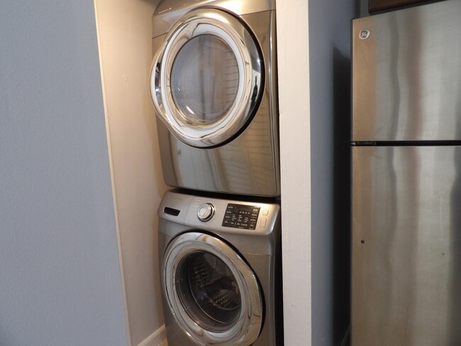 Building Photo - 4132 Palm Bay Cir