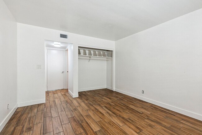Building Photo - Spacious 3 Bed 2 Bath Townhome in Villa Po...