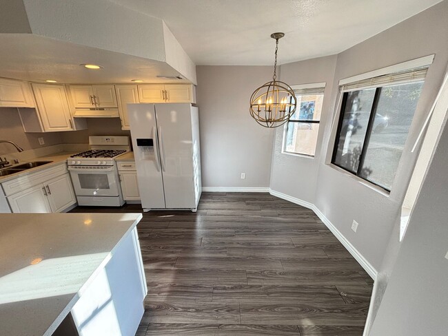 Building Photo - Gorgeous 2Bed/2Bath Condo located just out...