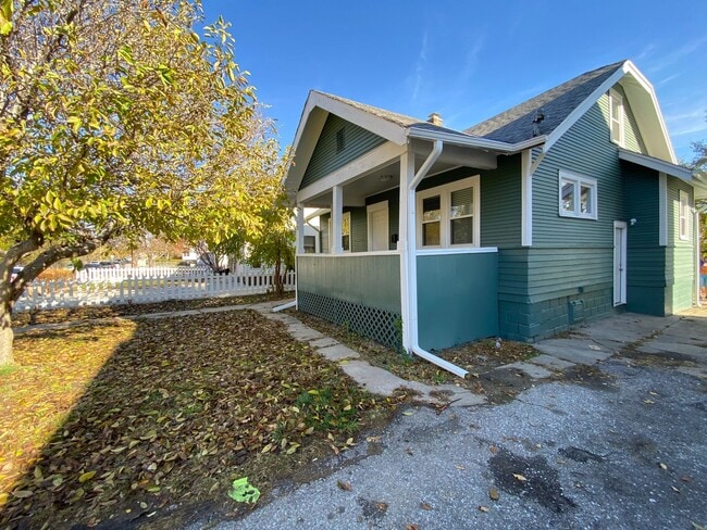 Building Photo - 1025 S 28th St