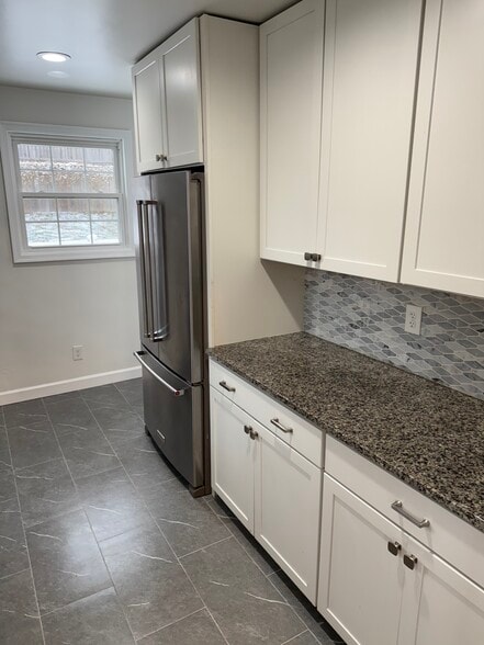 Kitchen - 4915 Strathmore Ave