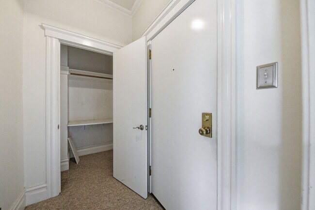 Building Photo - 2211 California St