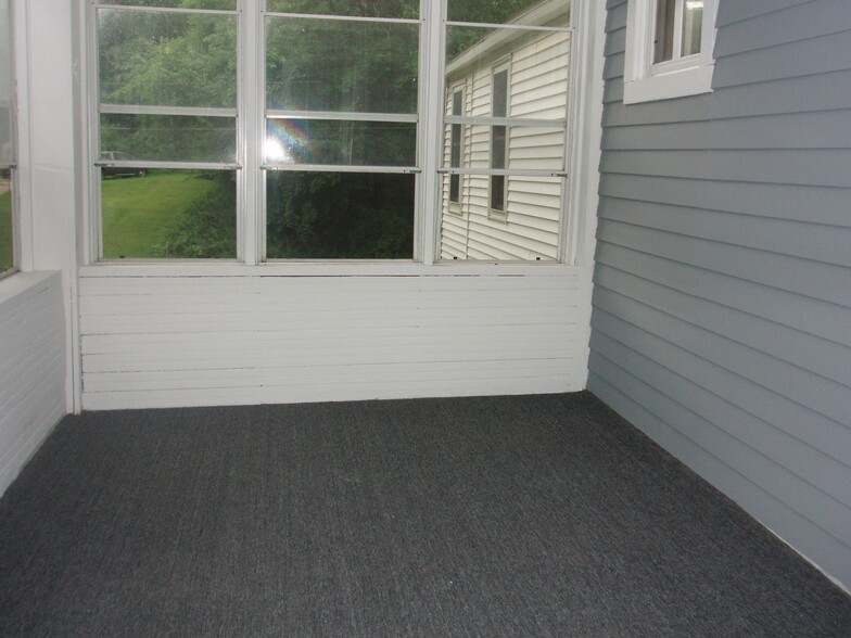 Screened in porch - 525 Clark Dr NW