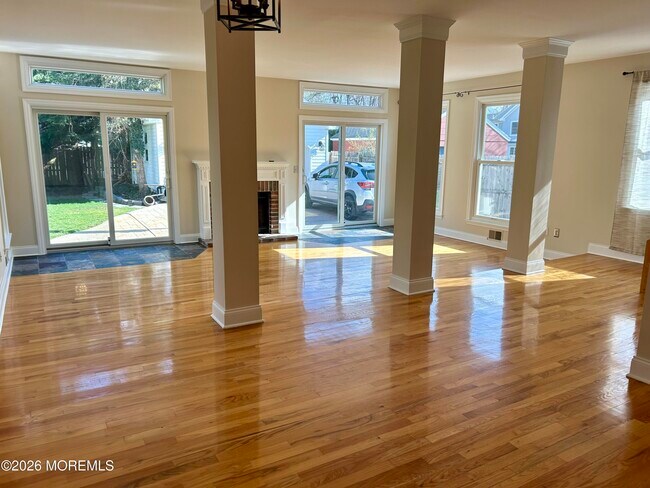 Building Photo - 82 3rd St