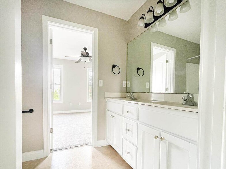 Building Photo - 1151 Unity Dr