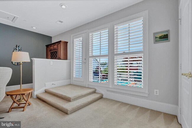 Building Photo - 708 Day Ln