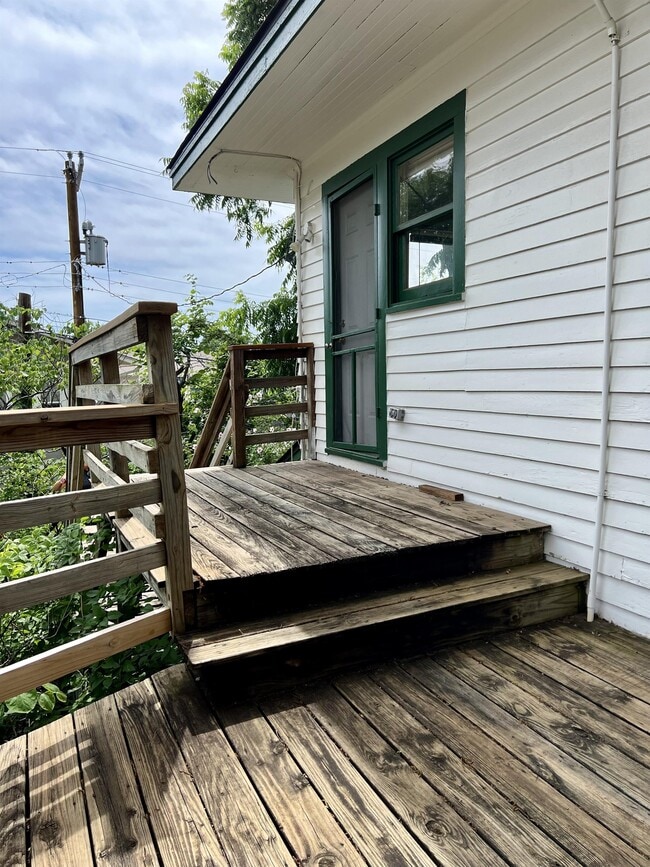 Building Photo - 421 Park Dr