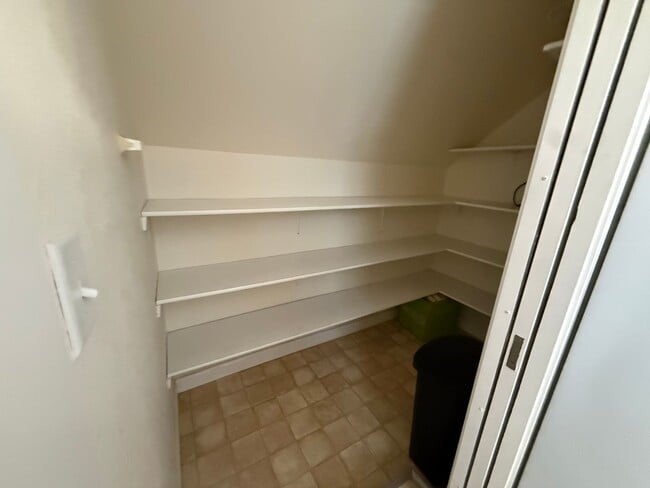 Building Photo - 2108