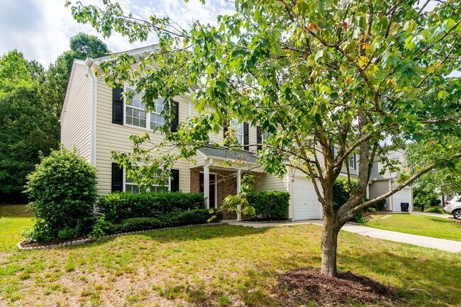 Building Photo - Great 3 Bedroom Home with Large Yard and 1 Car Garage! Raleigh-Available July 15th!