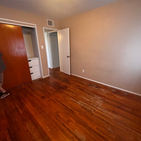 Building Photo - 403 W Howe St