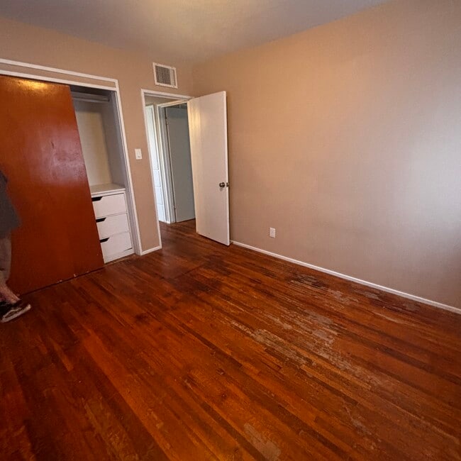 Building Photo - 403 W Howe St