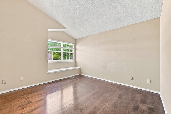 Building Photo - $3,048.95 with $300 Cleaning Voucher, 3 Beds - 2 Bath, Single Family Home in Highlands Ranch with...