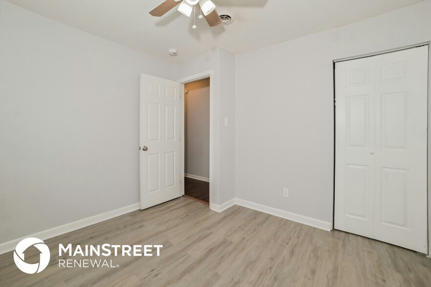 Building Photo - 2305 Ridgecrest Dr