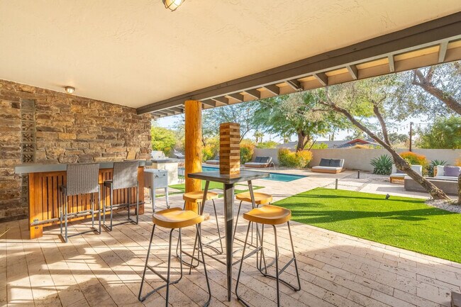 Building Photo - 4129 E Palo Verde Dr
