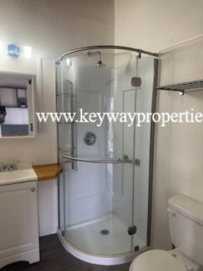 Building Photo - Sandia Canyon Studio Apartment Utilities Included