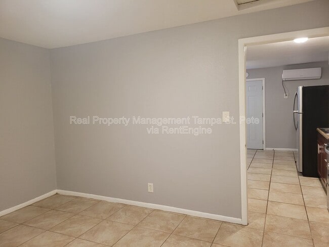 Building Photo - 402 W Amelia Ave