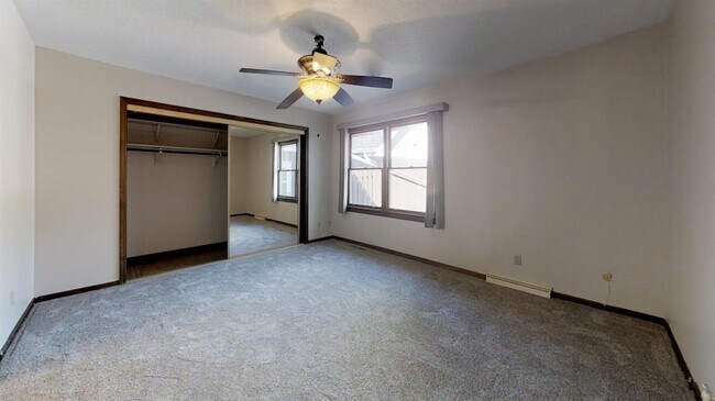Building Photo - 933 High Meadow Dr