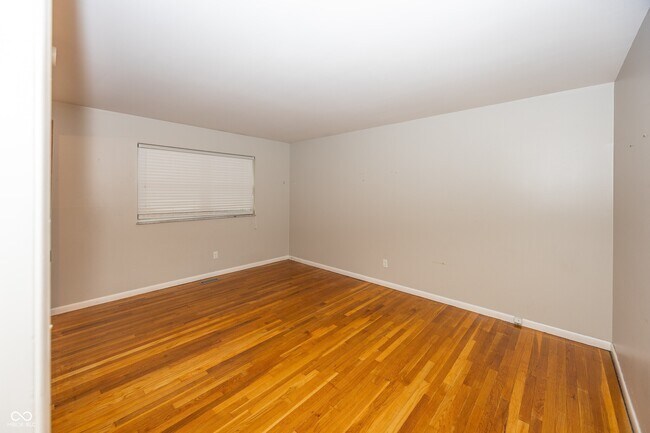 Building Photo - 628 Ash Dr