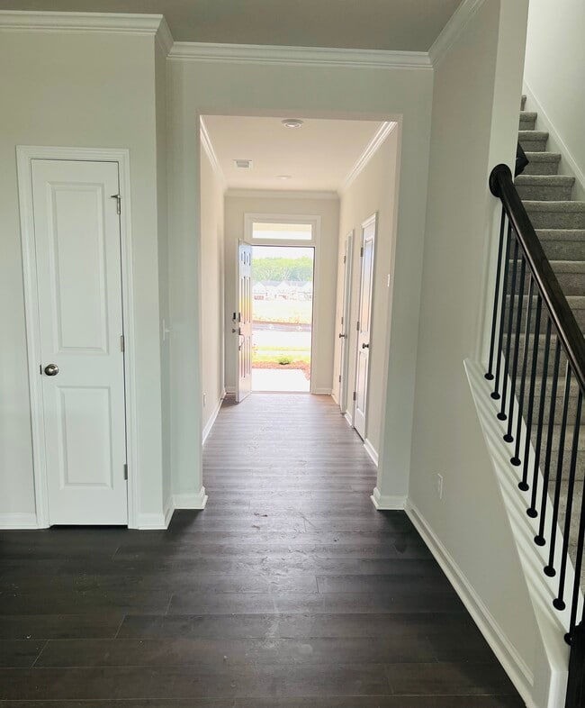 Building Photo - Modern New Townhome | 3 Bed/2.5 Bath | End...
