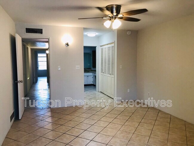 Building Photo - 7742 E Tanque Verde Ln