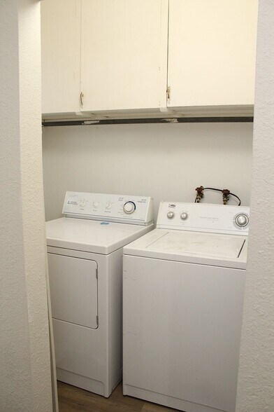 Building Photo - 7937-7937 N Fessenden St