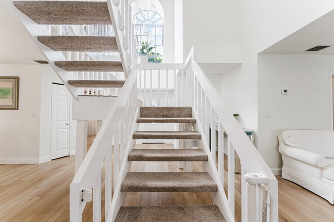 Building Photo - 665 Jeffery St