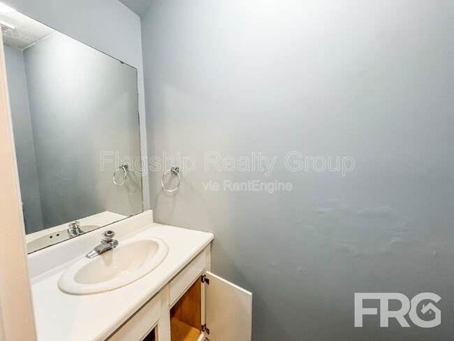 Building Photo - 102 David Dr