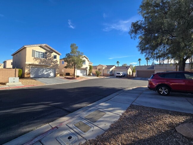 Building Photo - Get $1825 Off Feb 2026 - Move-in no later than Dec 29th!