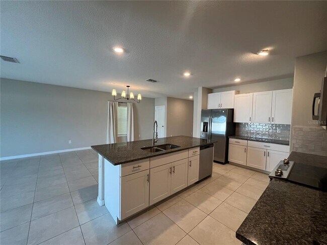 Building Photo - 241 Argyll Dr