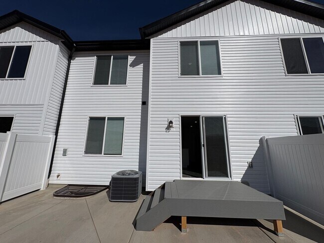 Building Photo - FOUR BED HOME AVAILABLE NOW