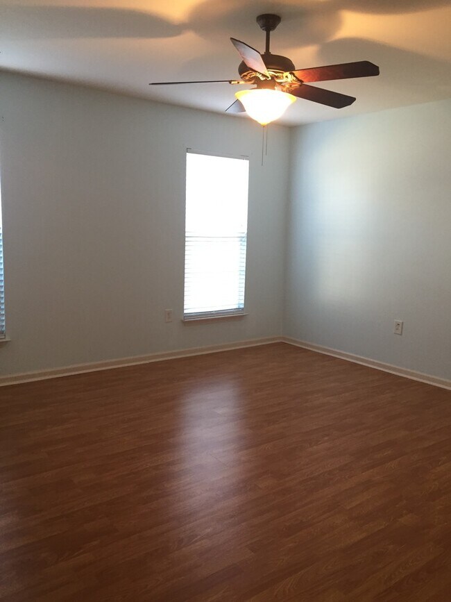 Building Photo - Beautiful Home in Shelburne Farms......Pri...