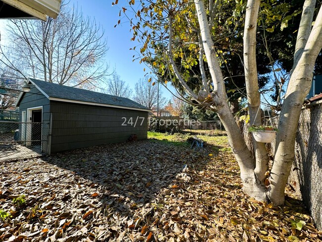 Building Photo - 2BD I 1BA Home + Garage - Large Lot