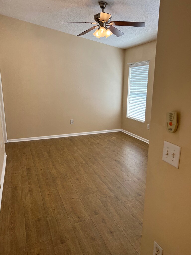 Master Bedroom - 6094 Maggies Cir