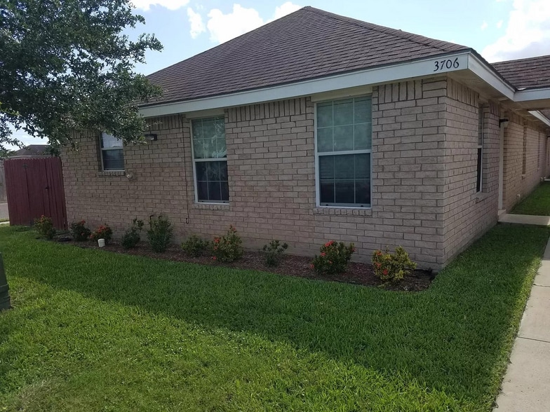 Building Photo - 3706 Wyndham Ave