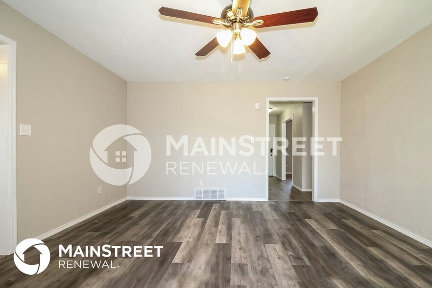 Building Photo - 10905 N Brauer Ave