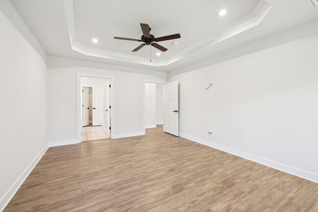 Building Photo - 5BR/3.5BA home offers stylish and function...