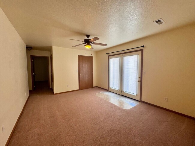 Building Photo - 22585 Hollow Oak Ln