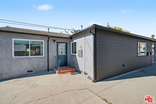 Building Photo - 4026 Baywood St