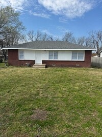 Building Photo - 213 NE Fenway Ave