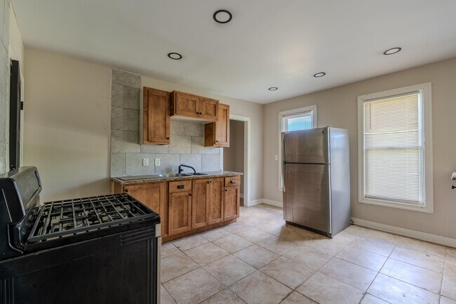 Building Photo - 908 W Hadley St