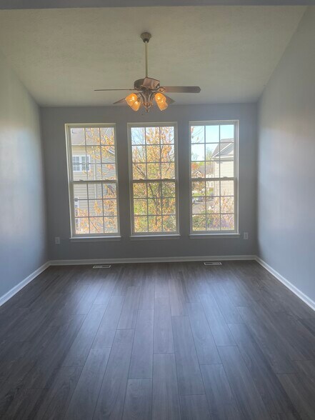 Sun Room - 1409 Pangbourne Way