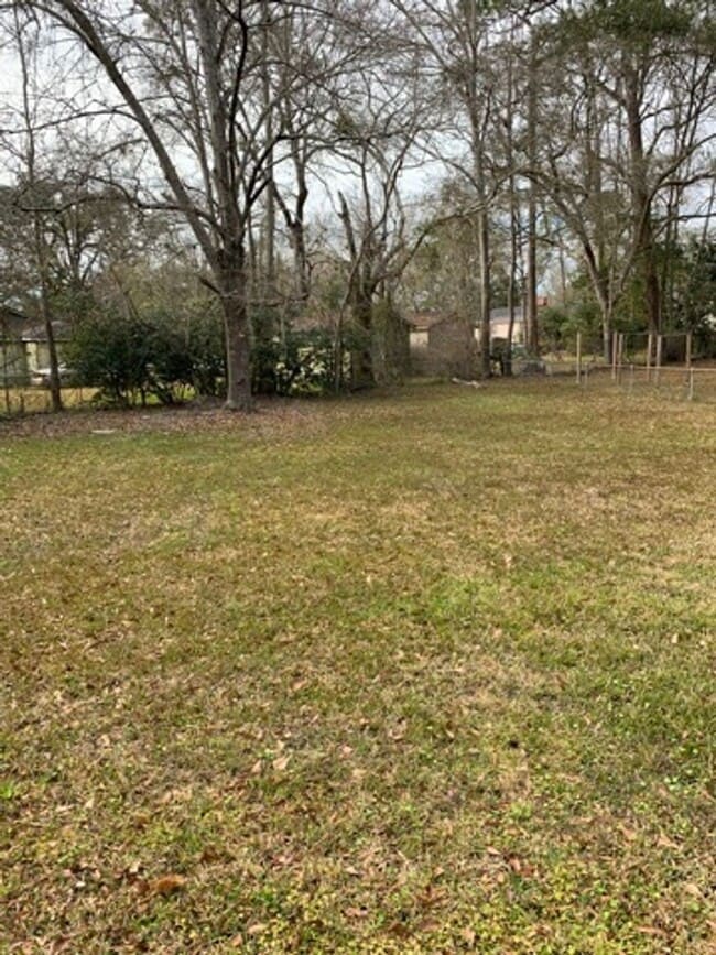 Building Photo - 1600 E Martin Dr