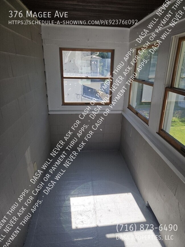Building Photo - 376 Magee Ave