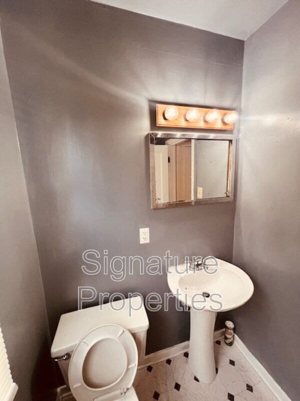 Building Photo - 2128 N Whitehill Dr