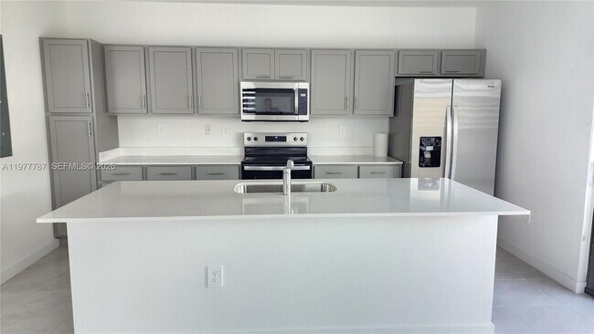 Building Photo - 371 NE 16th St