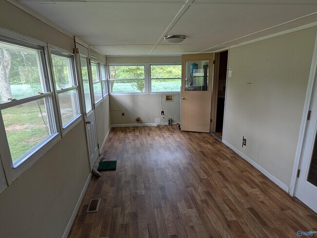 Building Photo - 665 Cave Spring Rd