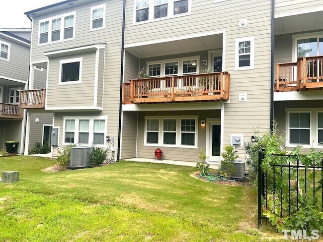 Building Photo - 822 Amley Pl