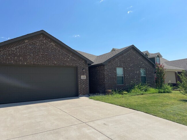Primary Photo - 3 bed 2 bath House for Lease in Sherman