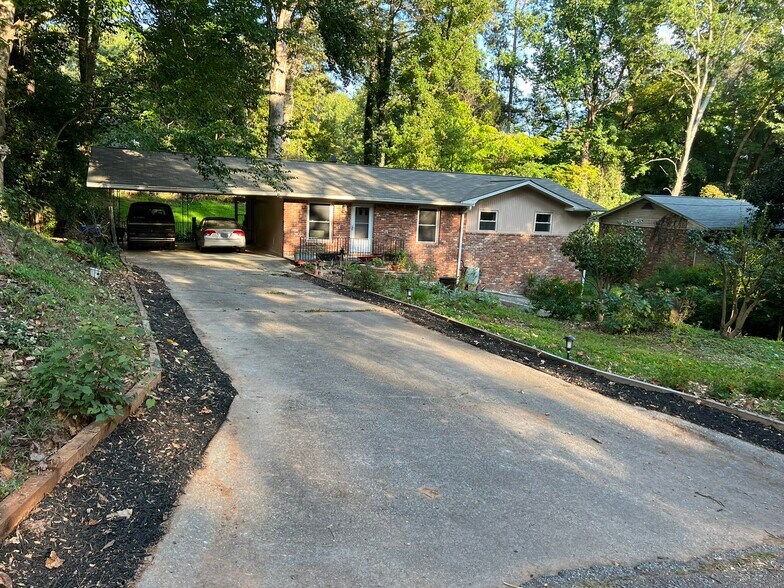 Primary Photo - 640 Collingwood Dr