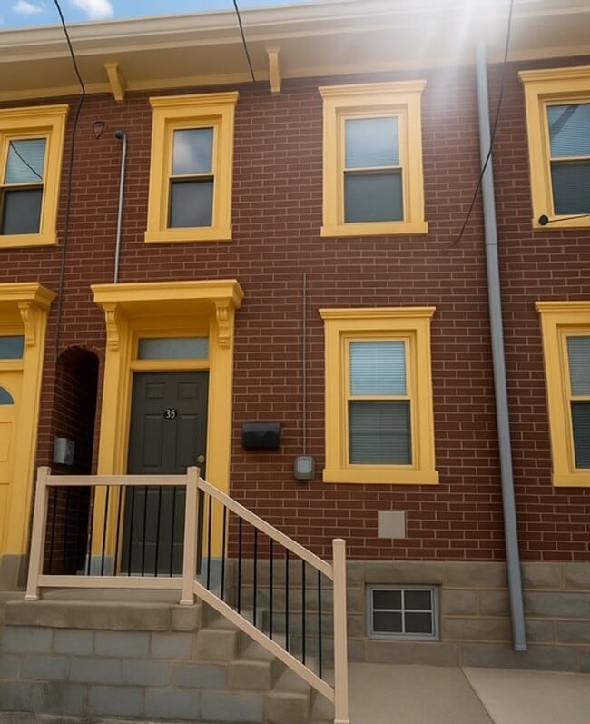 Primary Photo - Spacious 3BR Townhouse Near Lawrenceville,...